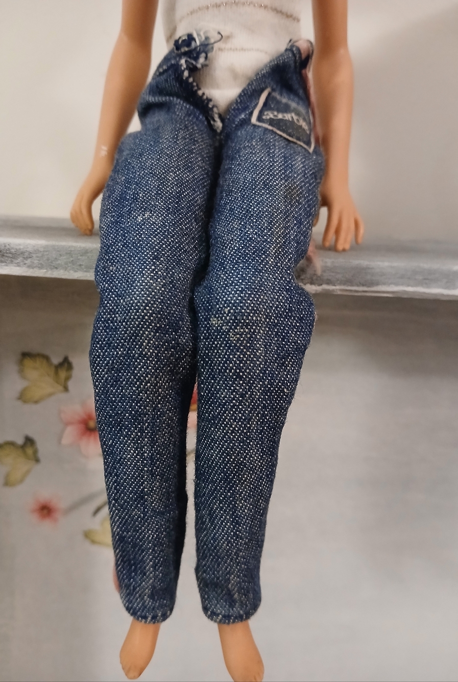 Vintage Barbie With Bendable Knees In Vintage Barbie Branded Outfit - Picture 5 of 6